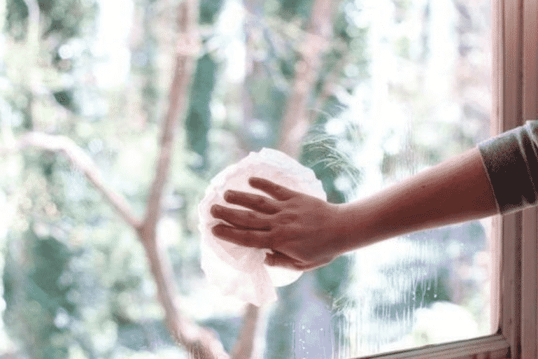 how-to-clean-glass-table-tops-and-windows-